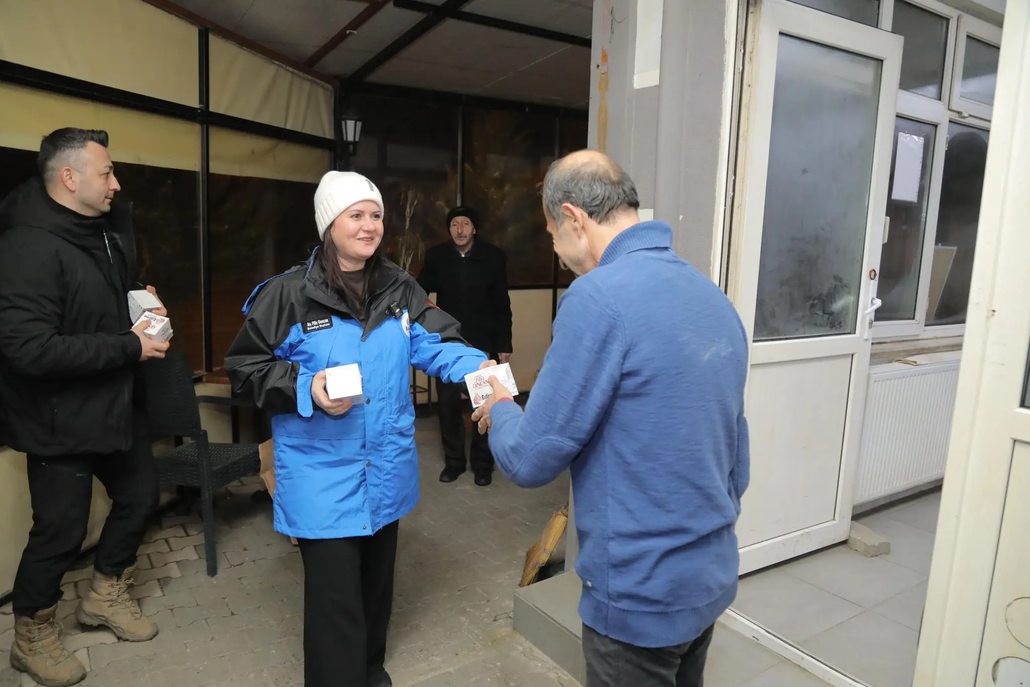 BAŞKAN FİLİZ GENCAN, BERAT KANDİLİ’NDE SAHADAYDI! galeri görseli
